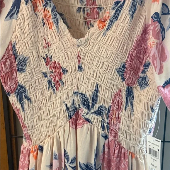 Angie NWT Floral Puff Sleeve Dress Size L - Picture 5 of 6